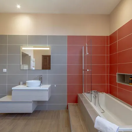 La Bastide - 8 Personnes - Maison Avec Jardin
